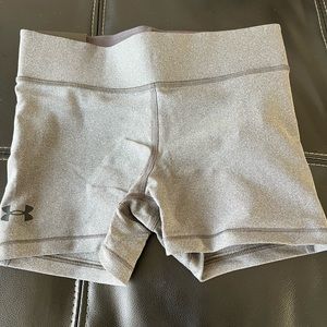 Under Armor Womens Midrise Compression shorts